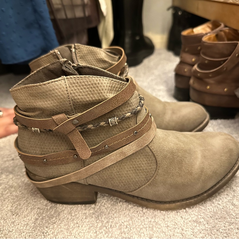 SO Brand Gray Boots